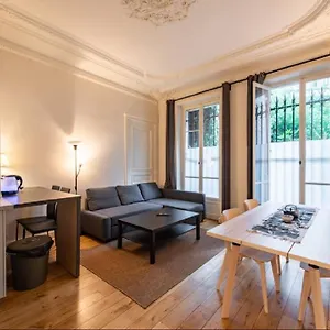 Apartment Geranimus Morland : Hearth Of, Paris