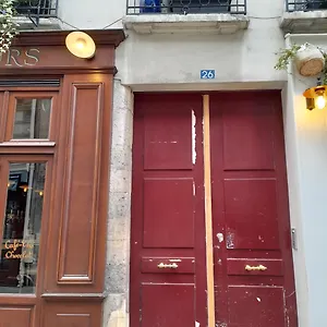 Appartement Cosy 2 Pièces Typiquement Parisien à Notre-dame