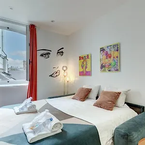 Apartment 212 Louboutin - Superb In, Paris